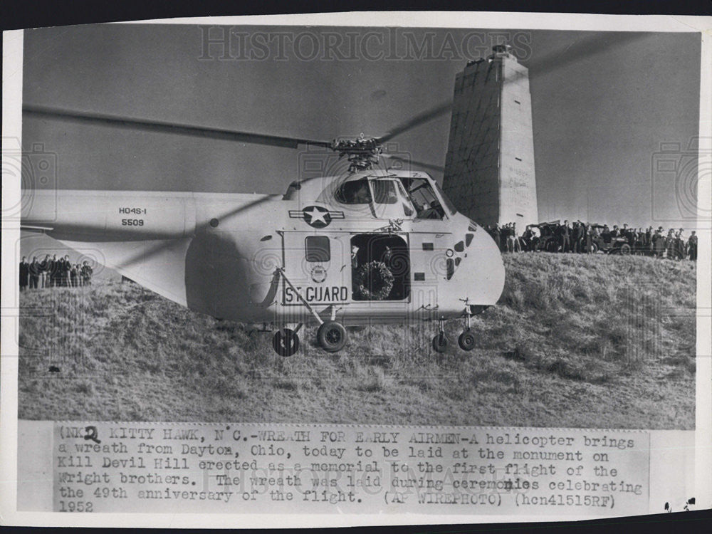 1953 Press Photo A US military helicopter at Kitty Hawk - Historic Images