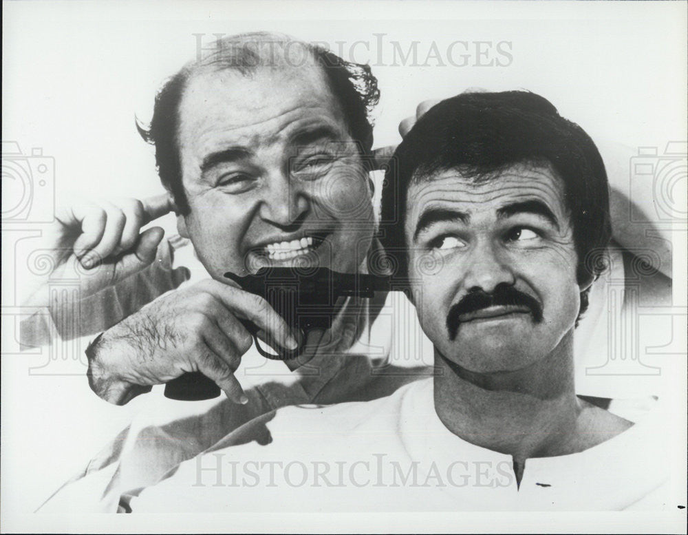 1982 Press Photo Burt Reynolds &amp; Dom DeLuise in &quot;The End&quot; - Historic Images