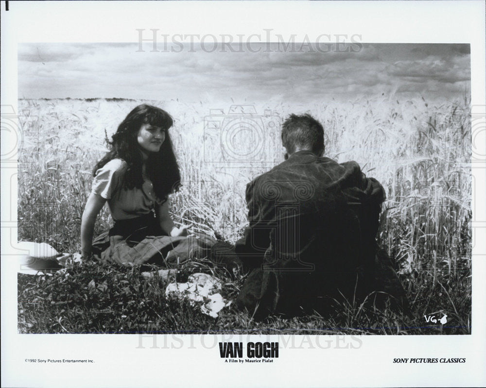 1992 Press Photo Alexandra London &amp; Jaques Dutronc in &quot;Van Gogh&quot; - Historic Images