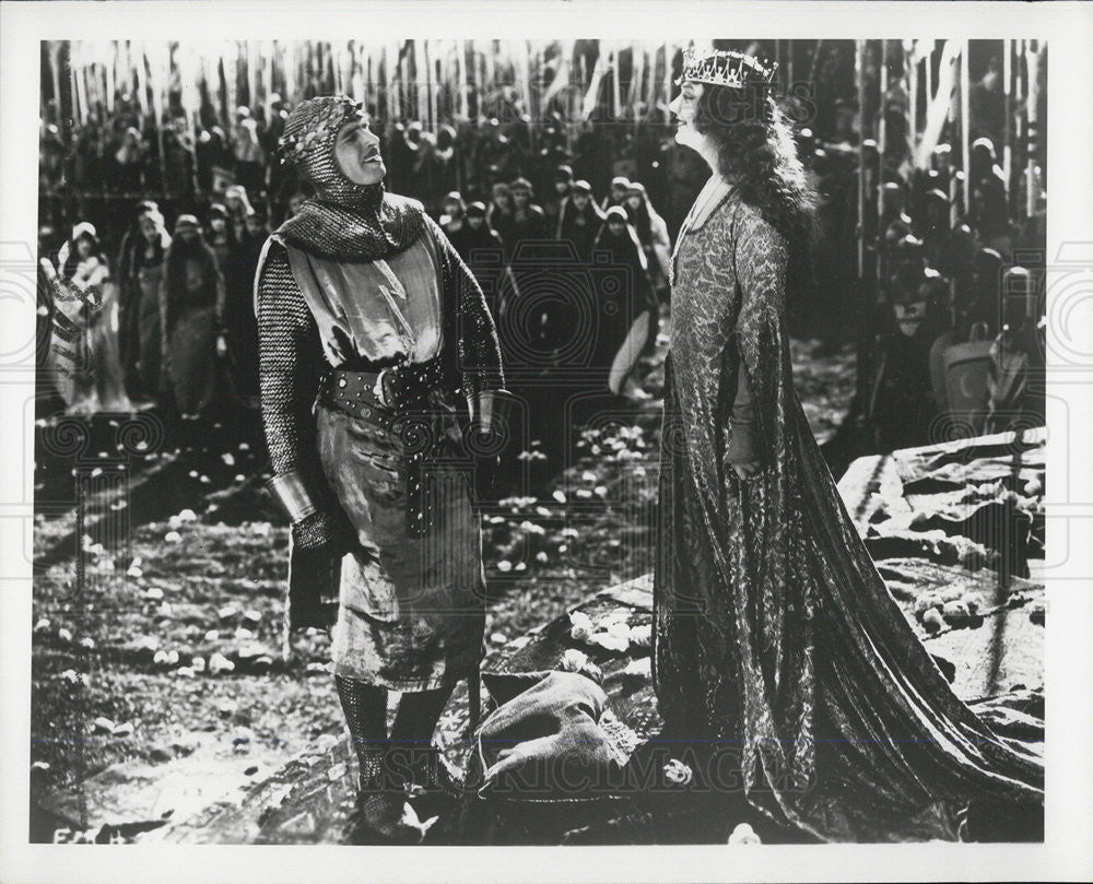 Press Photo Man talks to princess in unknown movie scene - Historic Images