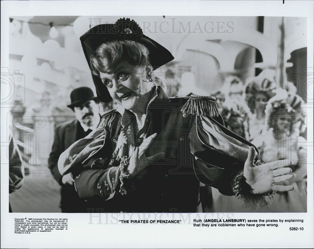 1983 Press Photo Angela Lansbury in &quot;The Pirates of Penzance&quot; - Historic Images