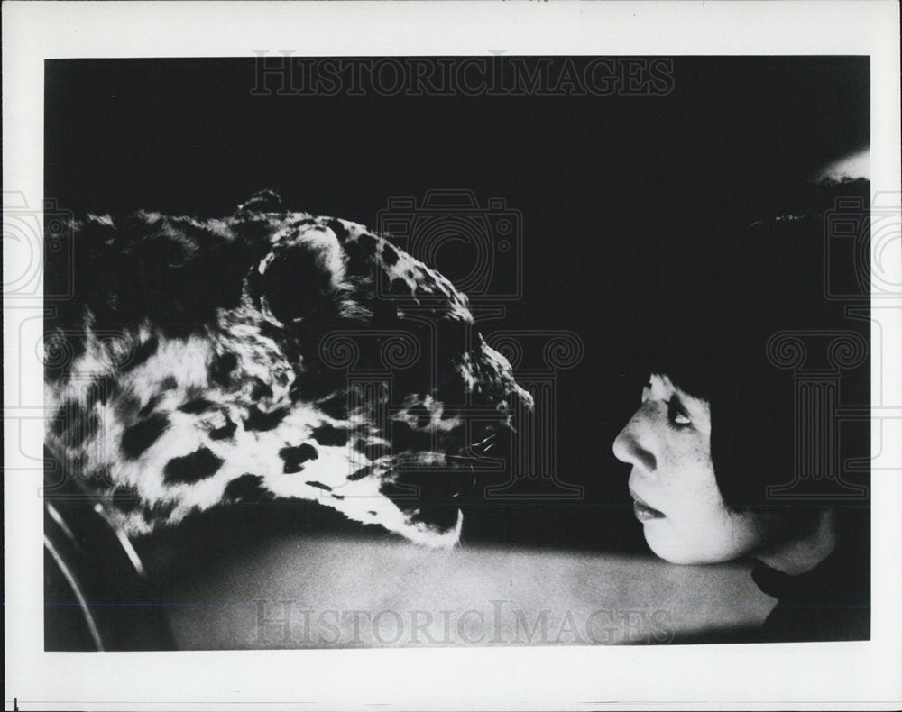 1988 Press Photo Nobuko Miyamoto and a leopard in &quot;A Taxing Woman&quot; - Historic Images