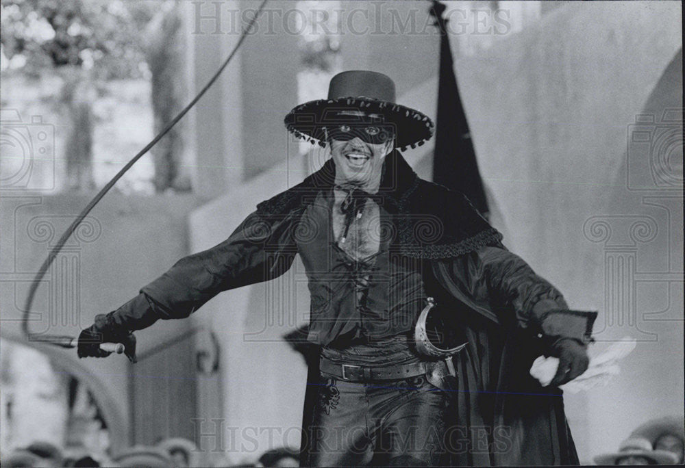 Press Photo George Hamilton ZORRO AND THE GAY BLADE - Historic Images