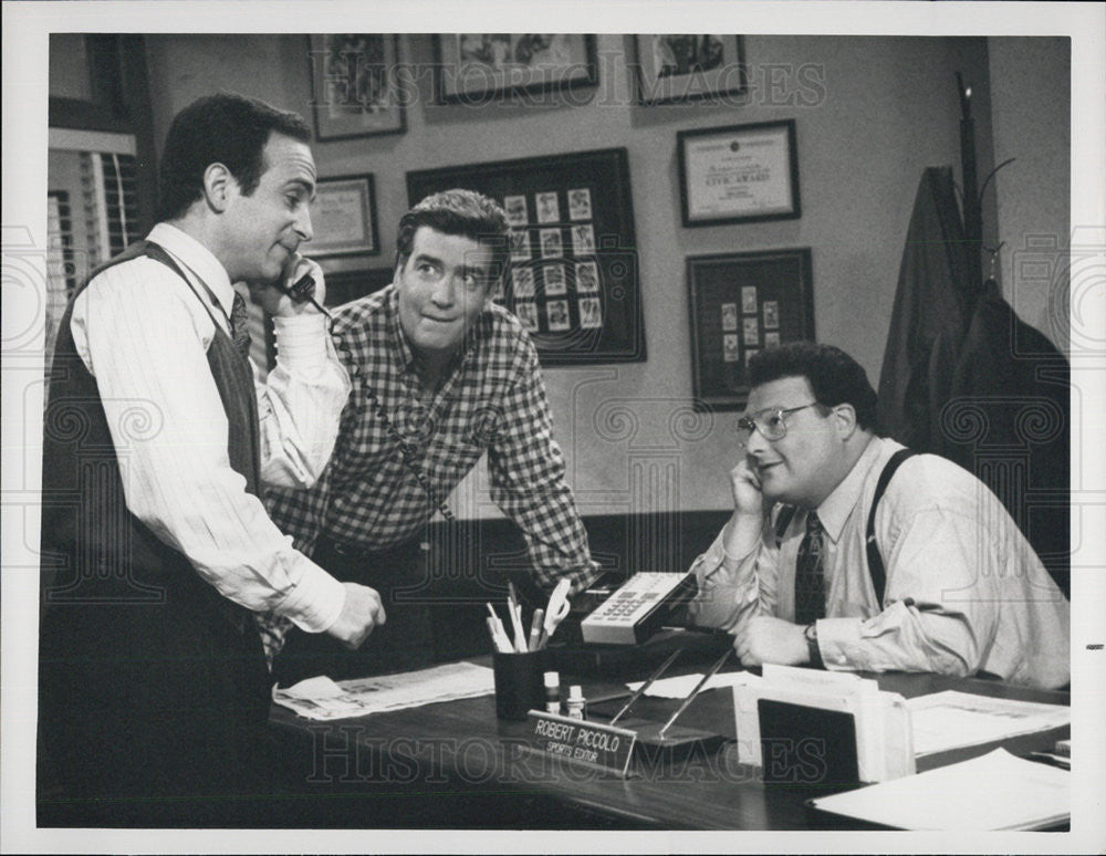 Press Photo Joe Guzaldo, John Mendoza And Wayne Knight In &#39; The Second Half&quot; - Historic Images