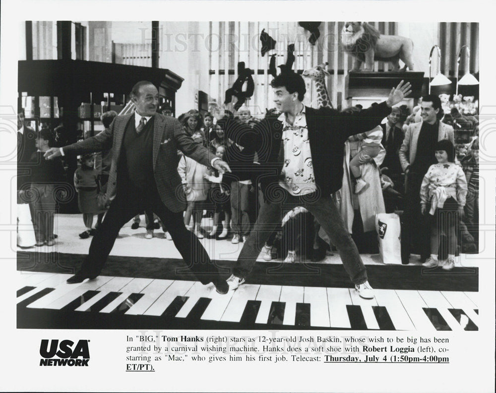 1988 Press Photo Tom Hanks and Robert Loggia in &quot;Big.&quot; - Historic Images