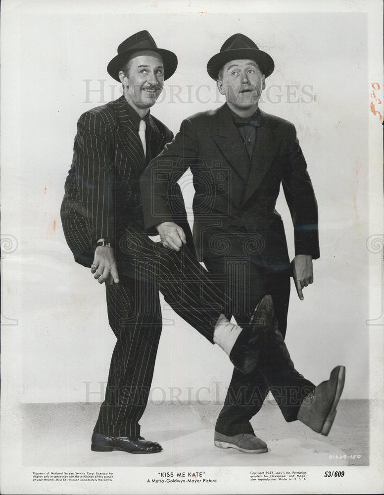 1954 Press Photo Keenan Wynn &amp; James Whitmore in &quot;Kiss Me Kate&quot; - Historic Images