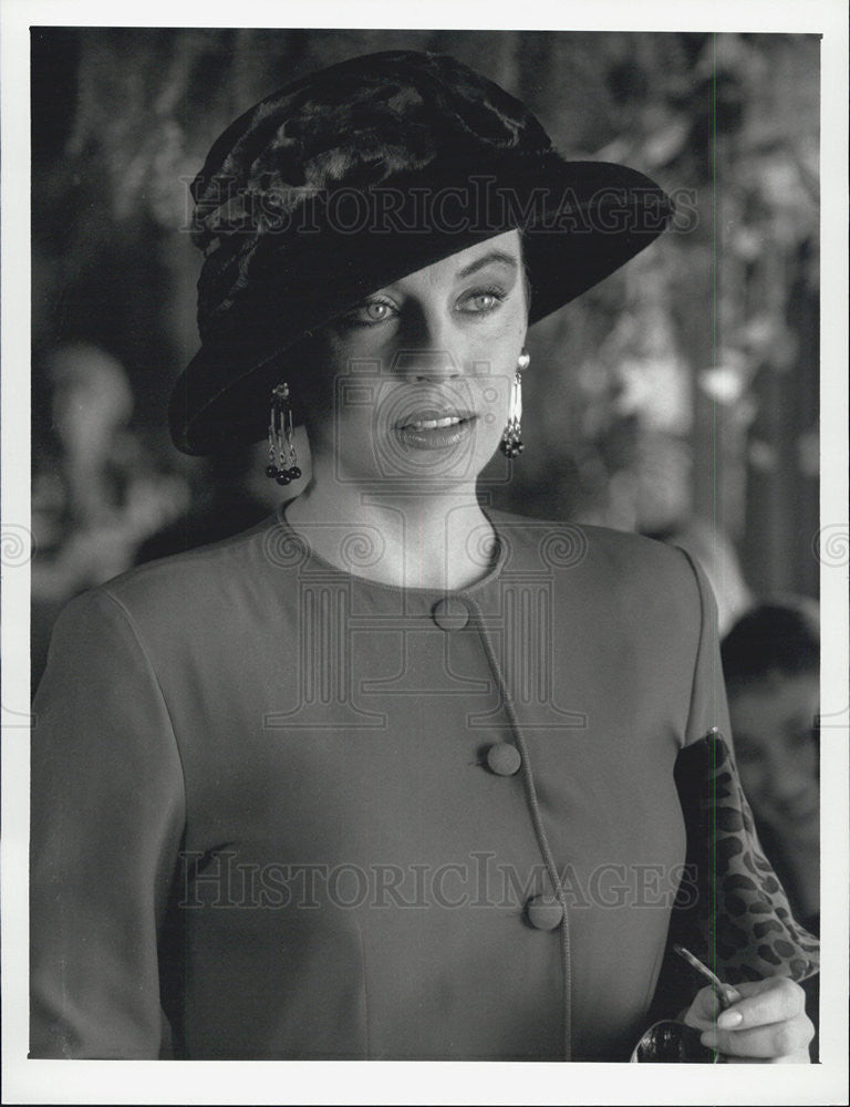 1990 Press Photo Dallas CBS Lesley-Anne Down - Historic Images