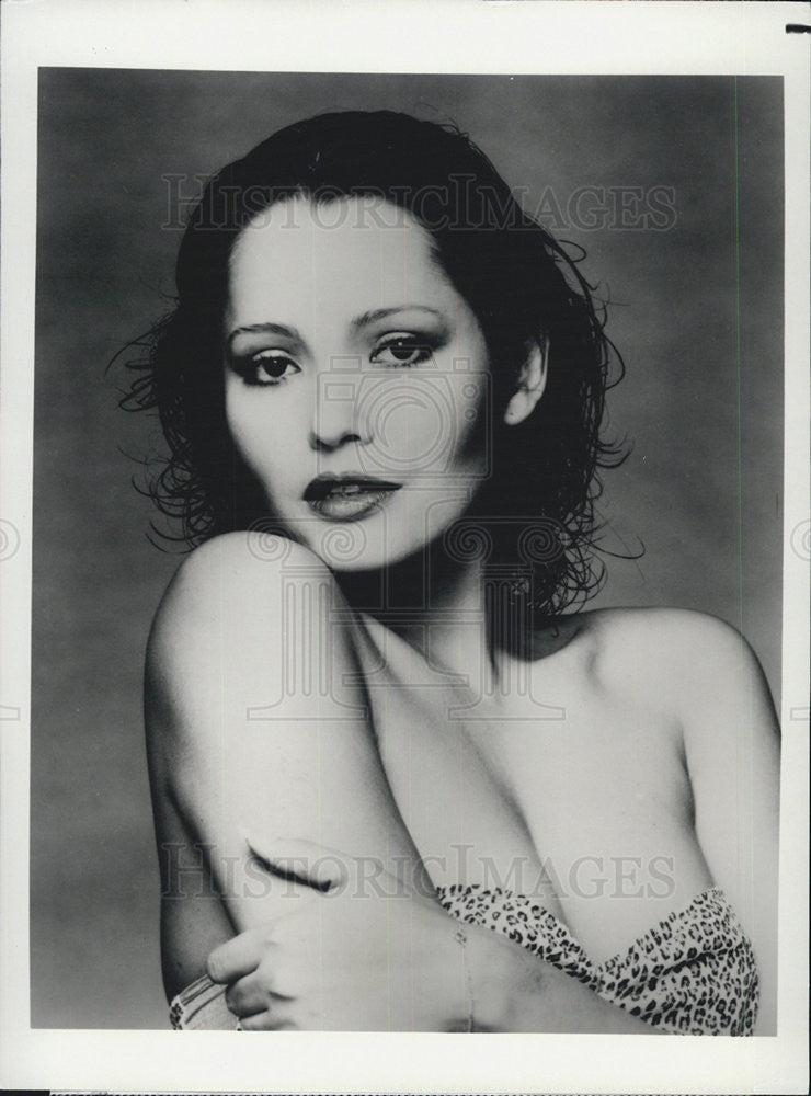 1985 Press Photo Dallas CBS Barbara Carrera Television - Historic Images