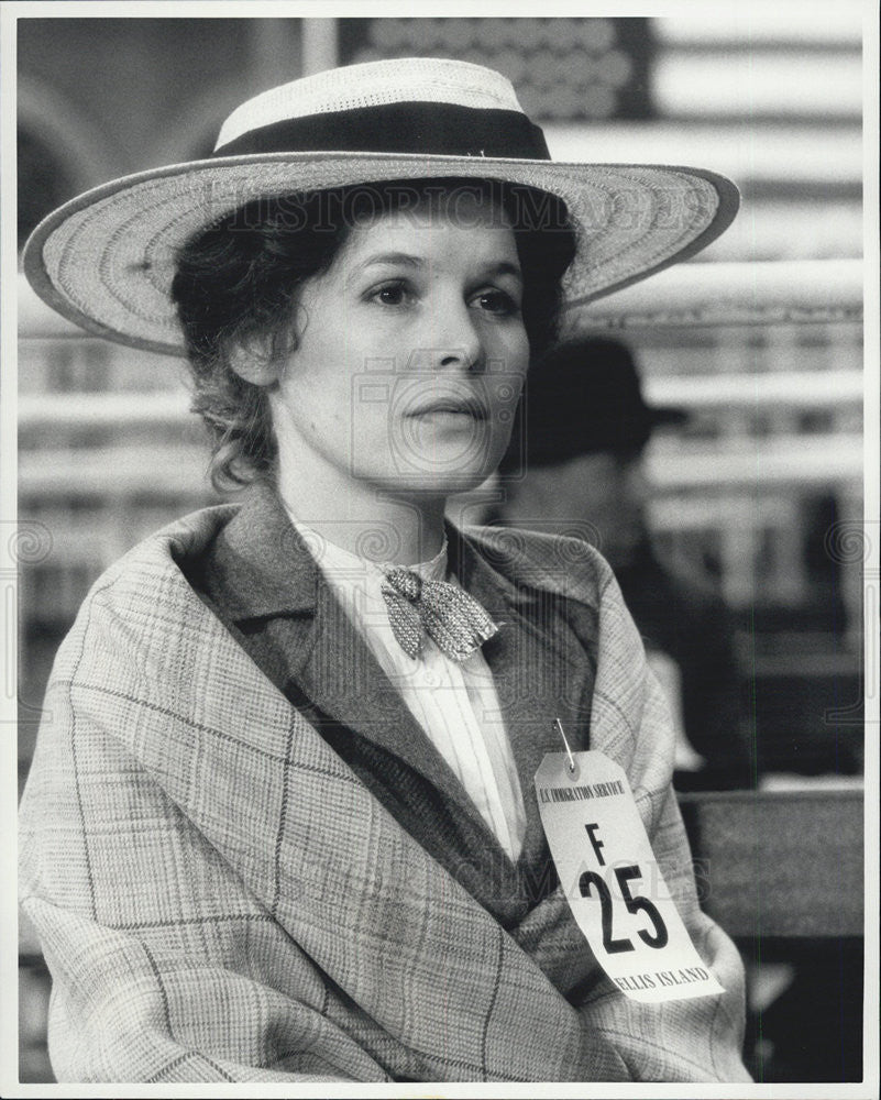 1984 Press Photo Alice Kriege in &quot;Ellis Island&quot; - Historic Images