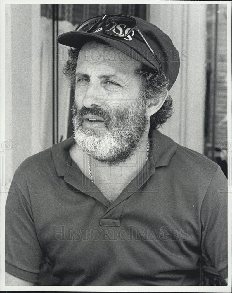 1984 Press Photo Jerry London in &quot;Ellis Island&quot; - Historic Images