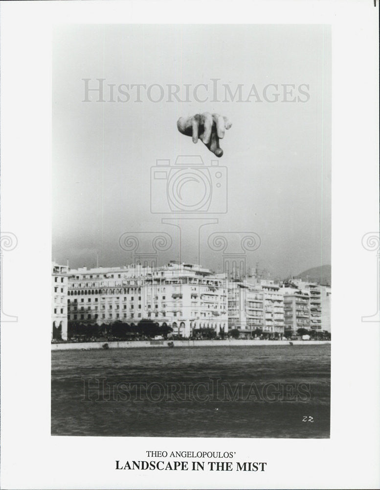 Press Photo Theo Angelopoulos&#39; &quot;Landscape in the Mist&quot; - Historic Images
