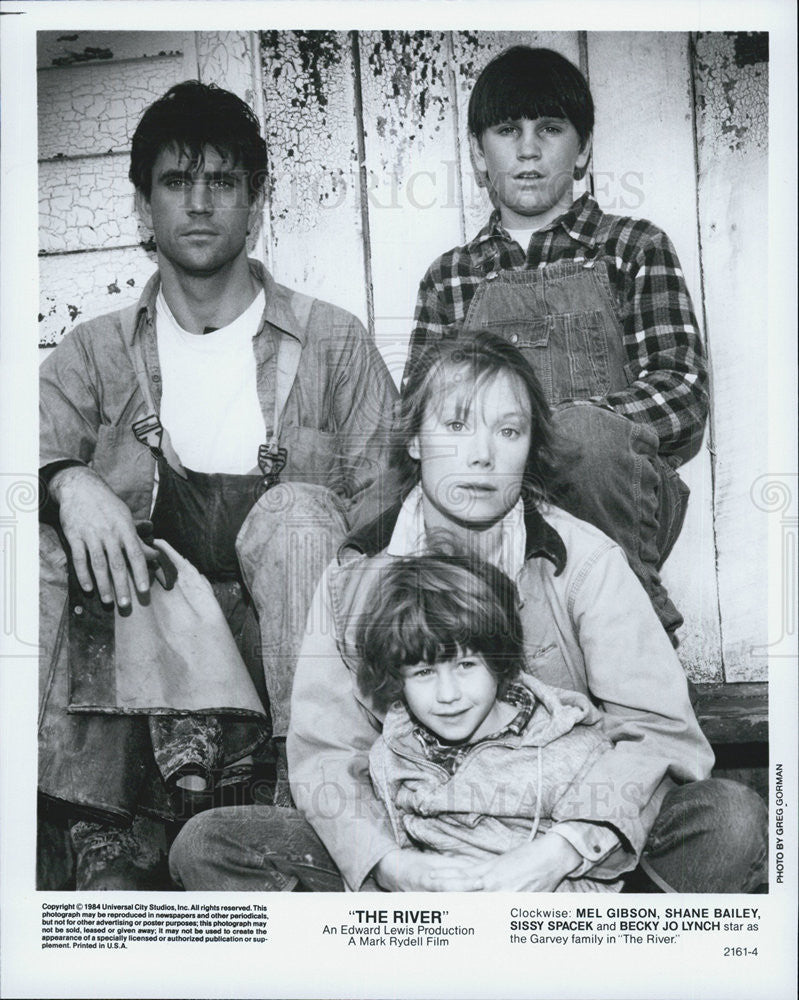 1984 Press Photo Mel Gibson, Cissy Spacek, Shane Bailey &amp; Becky Jo Lynch in - Historic Images