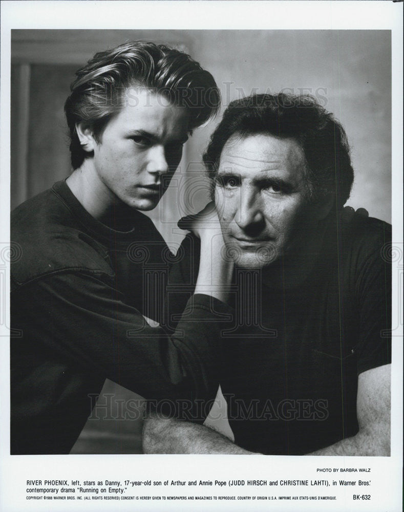 1988 Press Photo River Phoenix &amp; Judd Hirsch in &quot;Running On Empty.&quot; - Historic Images