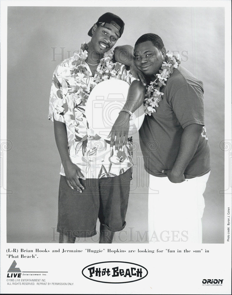 1995 Press Photo Brian Hooks &amp; Jermaine Hopkins in &quot;phat Beach&quot; - Historic Images