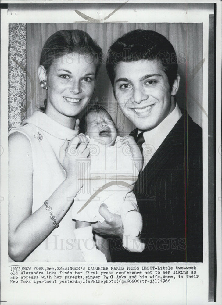 1966 Press Photo Paul Anka, his wife, Anne, and their two-week old Alexandra - Historic Images