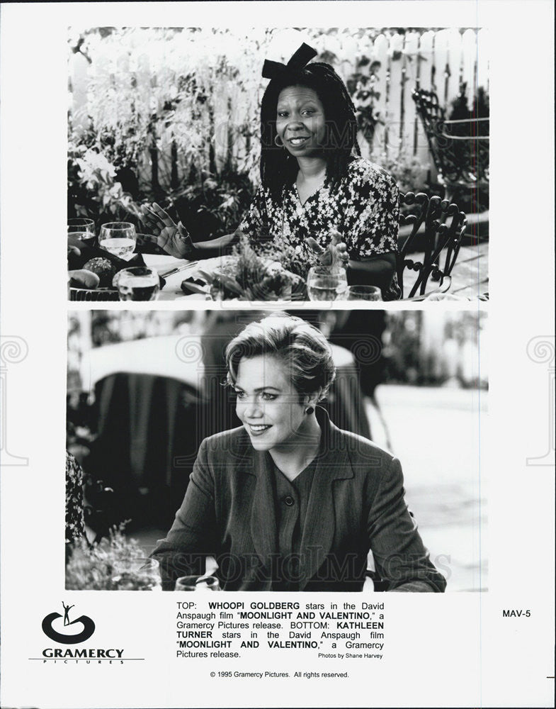1995 Press Photo Whoopi Goldberg, Kathleen Turner &quot;Moonlight and Valentino&quot; - Historic Images