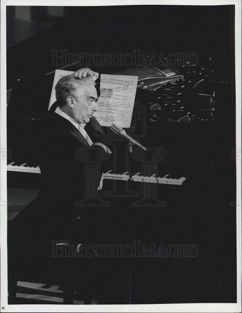 Press Photo Victor Borge salutes Rudolf Serkin, &quot;titian of pianists.&quot; - Historic Images