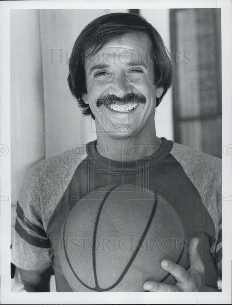 Press Photo Sonny Bono in &quot;Slam Dunk&quot; - Historic Images