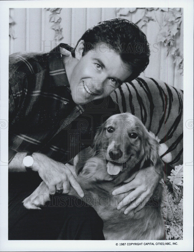 1987 Press Photo Actor Alan Thicke Hosts ABC Television Show Animal Crack-Ups - Historic Images