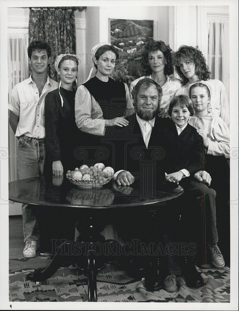 1988 Press Photo Aaron Miller with his wife and children on, NBC-TV series - Historic Images