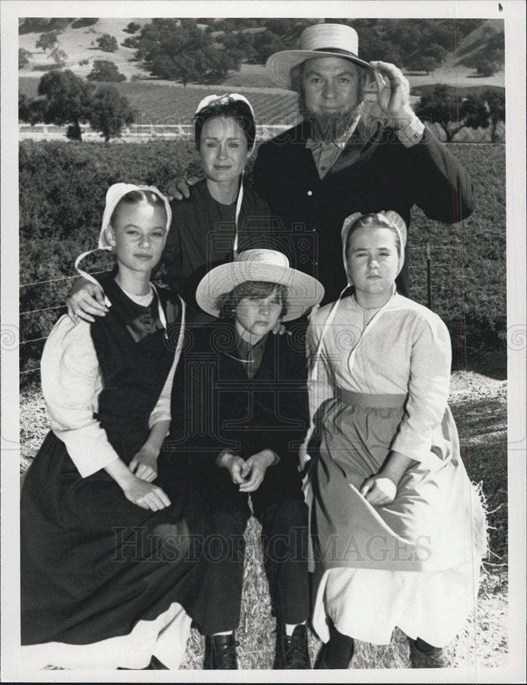 1988 Press Photo Amish Family adjusts to California in NBC-TV drama, &quot;Aaron&#39;s - Historic Images