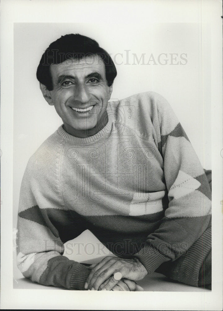 1983 Press Photo Actor Jamie Farr As Corporal Klinger In &quot;AfterMASH&quot; - Historic Images