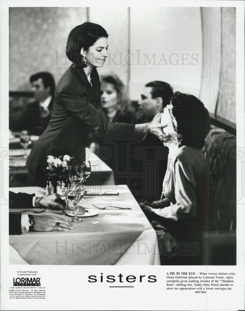 1992 Press Photo Concetta Tomei Actress Sela Ward Sisters Comedy Television Show - Historic Images