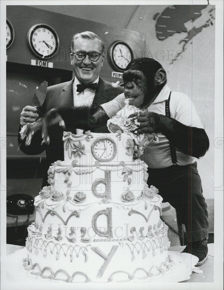 1986 Press Photo J. Fred Muggs Dave Garroway Anchor Today Show Anniversary Cake - Historic Images