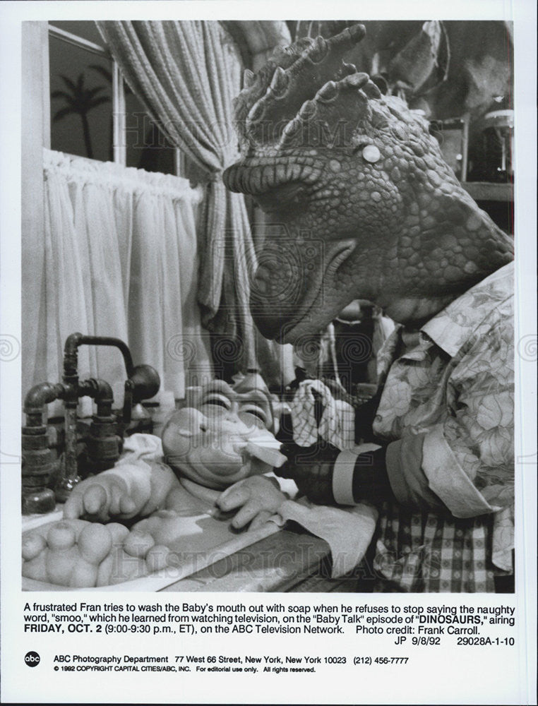 1992 Press Photo Fran Baby Scene TV Show Dinosaurs - Historic Images