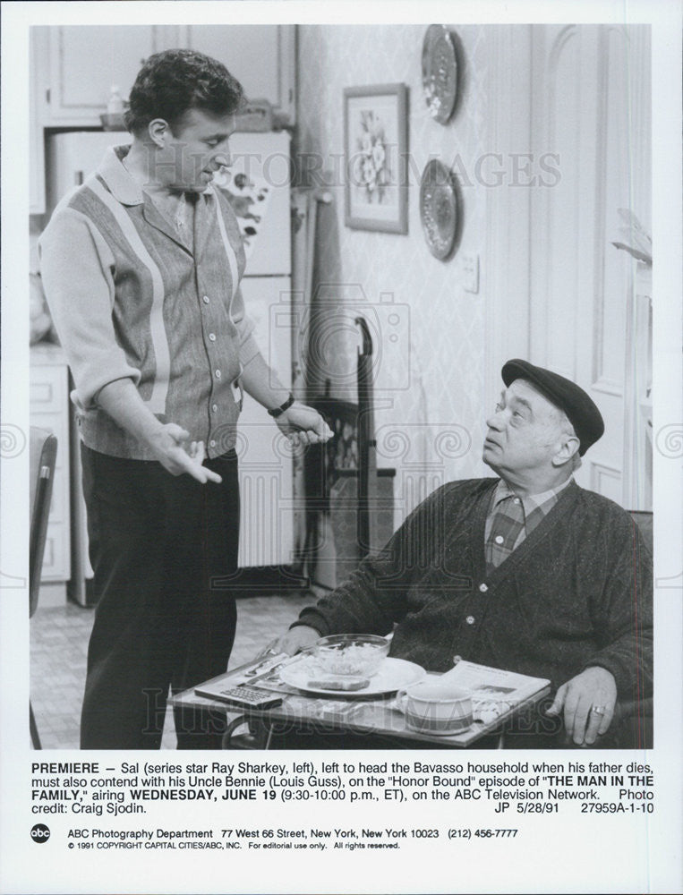 1991 Press Photo Ray Sharkey &amp; Louis Guss in &quot;The Man in the Family&quot; - Historic Images