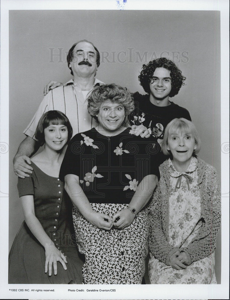 1992 Press Photo Miriam Margolyes And Tomas Milian In CBS TV Show Frannie&#39;s Turn - Historic Images