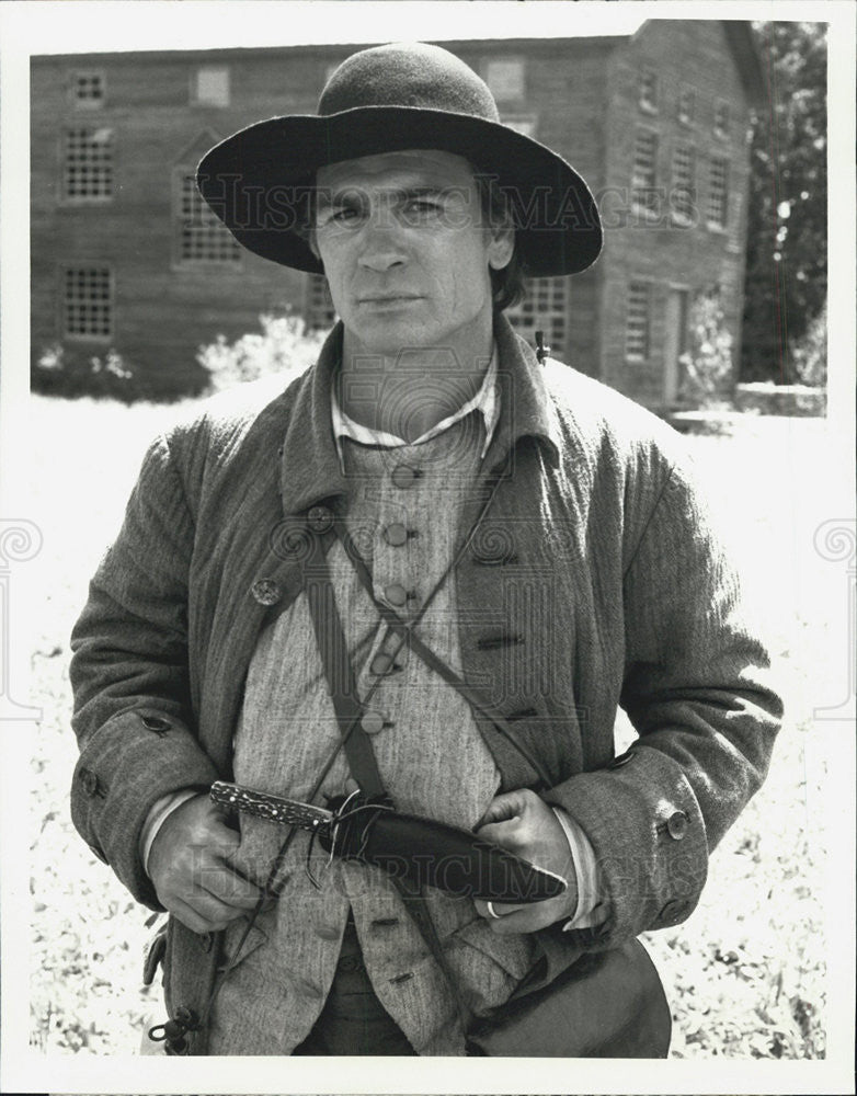 1988 Press Photo Tommy Lee Jones Actor April Morning - Historic Images