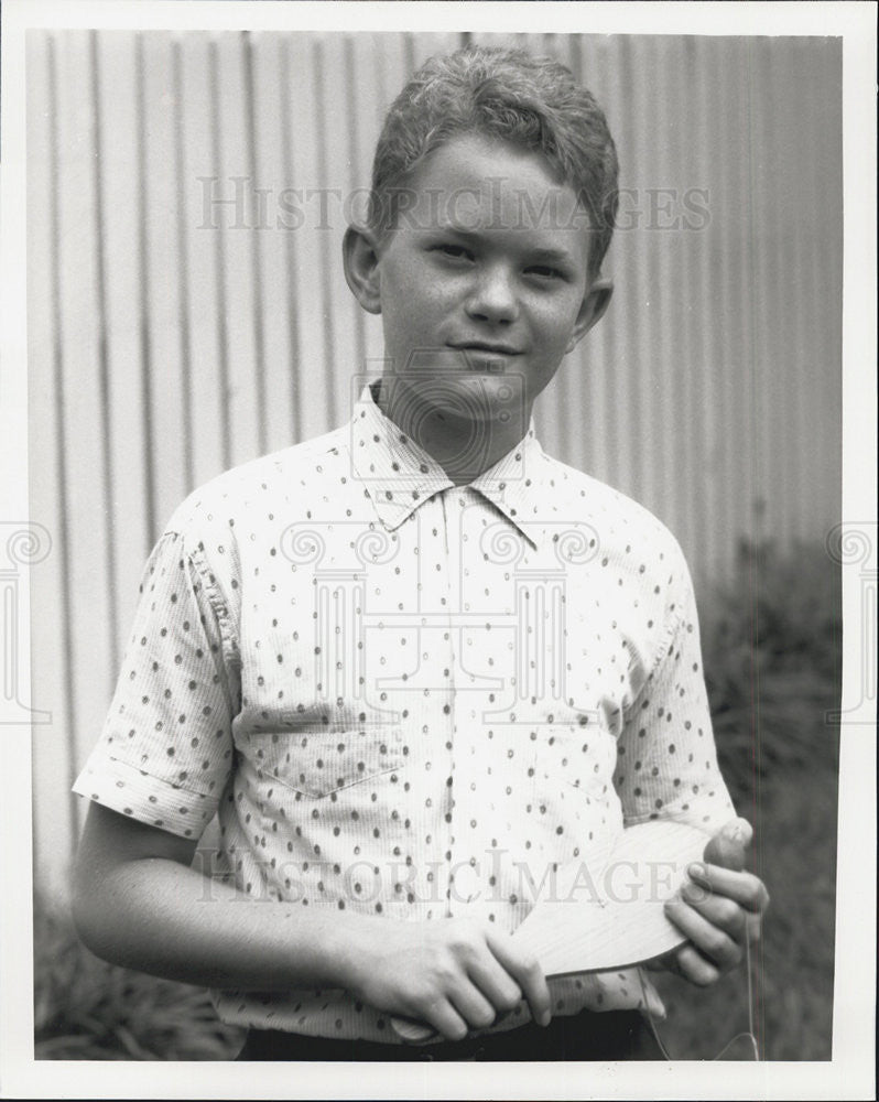 Press Photo Neil Patrick Harris on &quot;Home Fires Burning&quot; - Historic Images