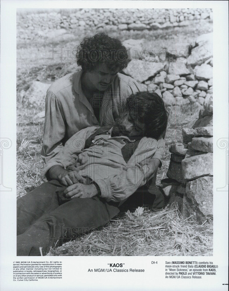 1985 Press Photo Massimo Bonetti Actor Claudio Bigagli Kaos Movie Film - Historic Images