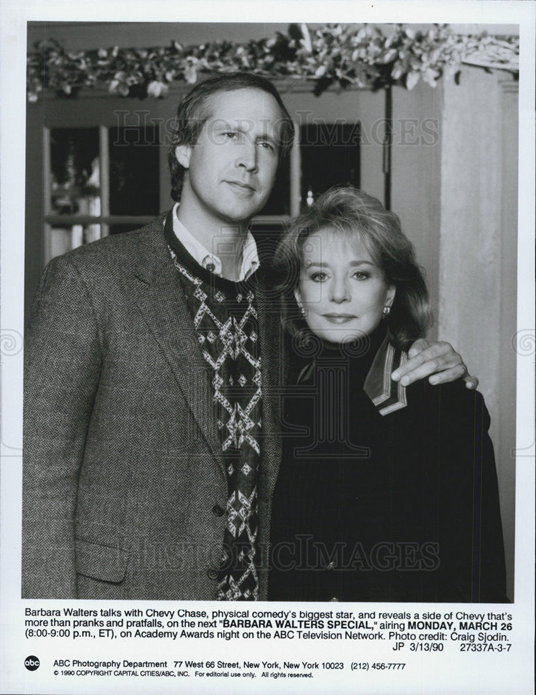 1990 Press Photo Barbara Walters And Chevy Chase In Barbara Walters Special COPY - Historic Images