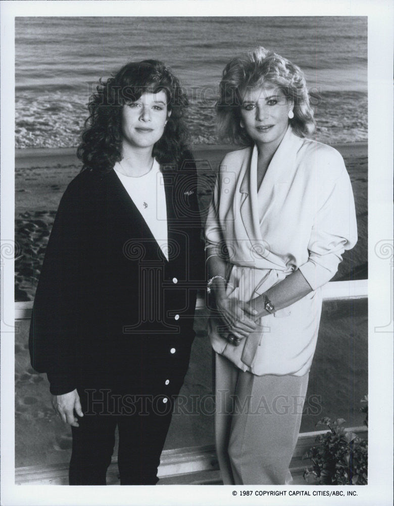 1987 Press Photo Barbara Walters Interviews Actress Debra Winger On ABC Special - Historic Images