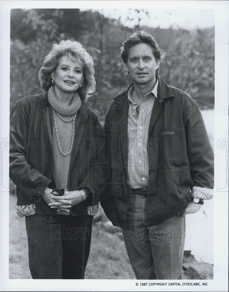 1987 Press Photo Michael Douglas Actor Barbara Walters Host Special - Historic Images