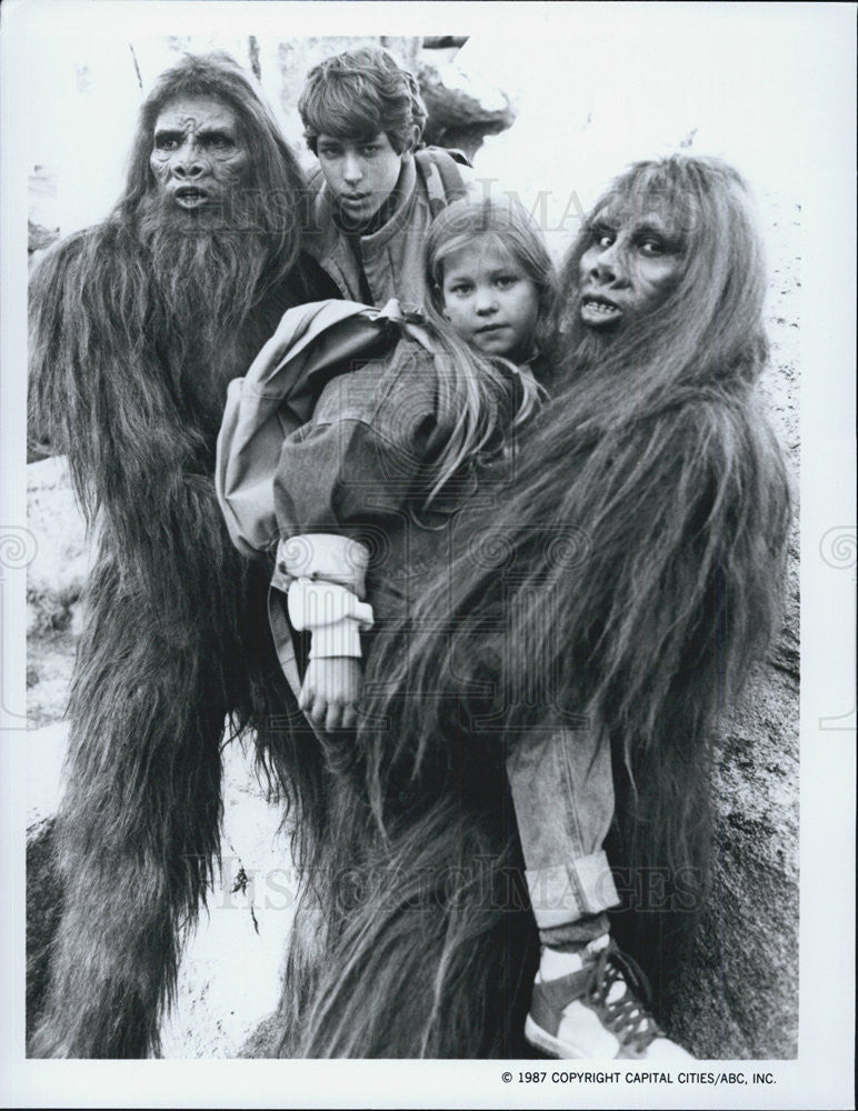 1987 Press Photo Adam Karl and Candace Cameron in &quot;Bigfoot&quot; - Historic Images