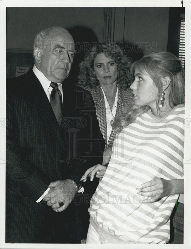 1988 Press Photo Ed Asner,Kathryn Harrold,Olivia D&#39;Abo in &quot;The Bronx Zoo&quot; - Historic Images