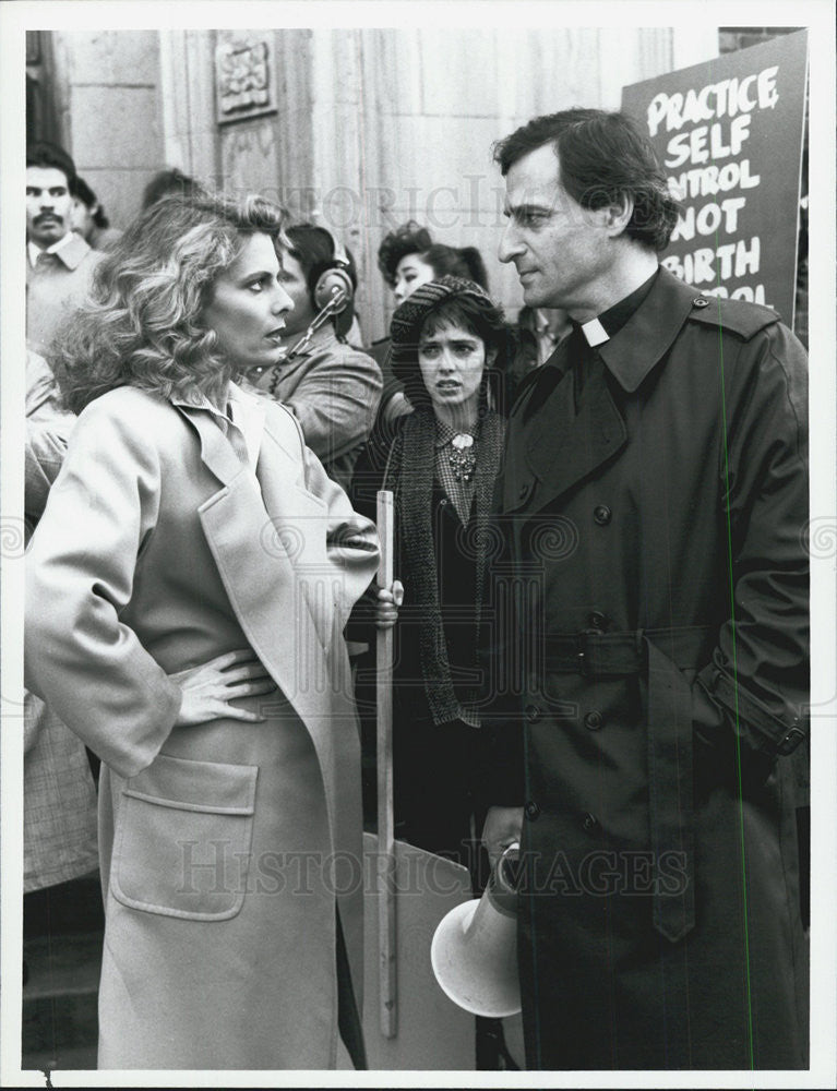 1987 Press Photo Kathleen Beller Kathryn Harrold Norman Parker Actors Bronx Zoo - Historic Images