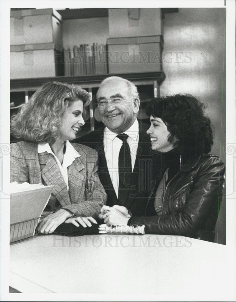 1986 Press Photo Ed Asner, Kathleen Beller, Kathryn Harrold &quot;The Bronx Zoo&quot; - Historic Images