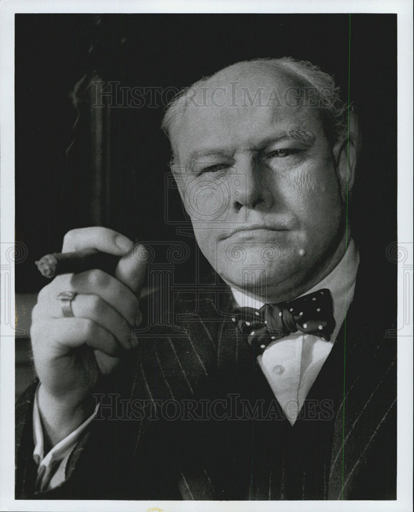 Press Photo of man smoking cigar - Historic Images