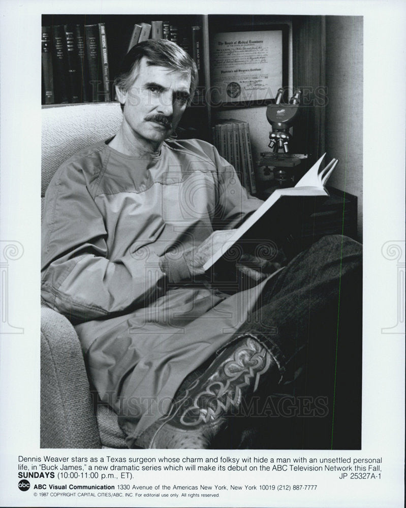 1987 Press Photo Dennis Weaver Actor Surgeon Buck James Drama Television Series - Historic Images