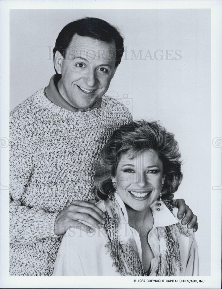 1987 Press Photo Paul Eiding And Dori Brenner Star In ABC TV Show The Charmings - Historic Images