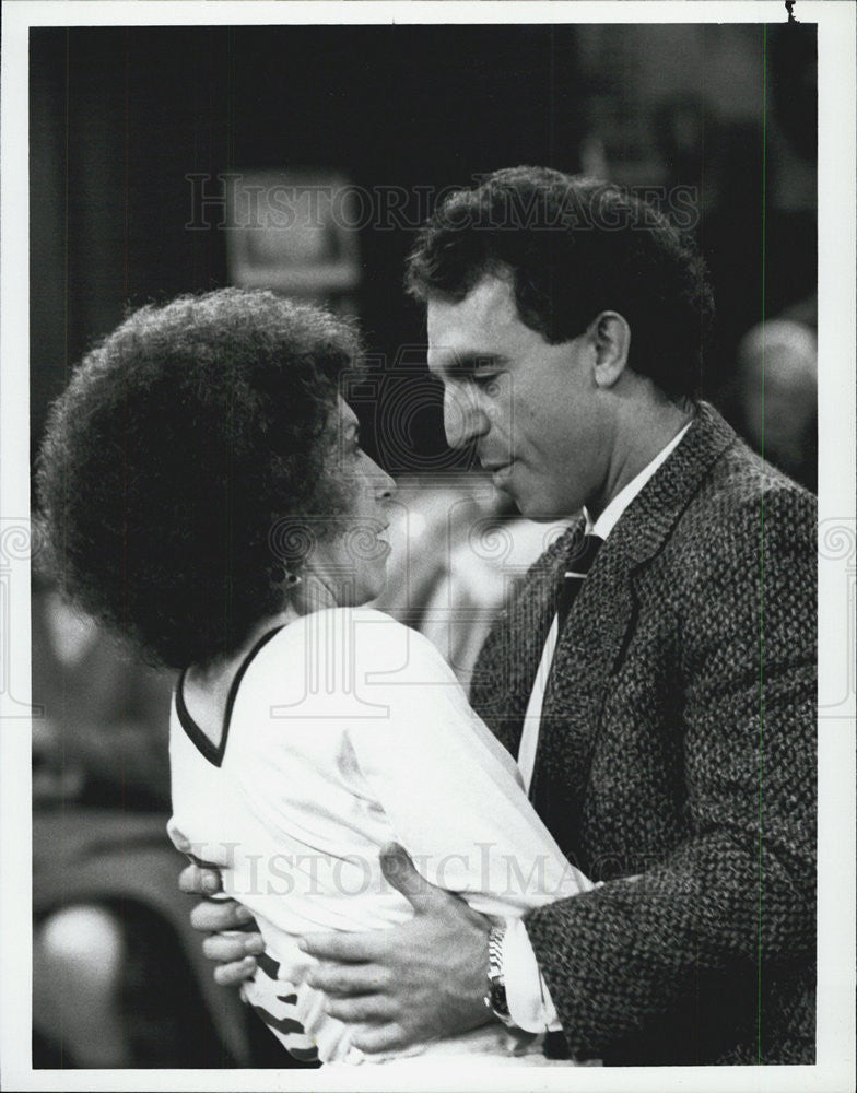 1987 Press Photo Rhea Perlman Jay Thomas Actors Cheers - Historic Images