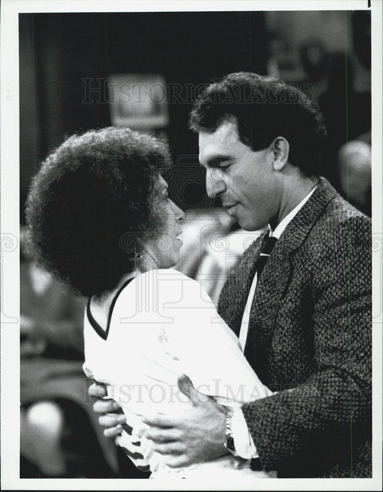 1987 Press Photo Rhea Perlman, Jay Thomas, Cheers - Historic Images