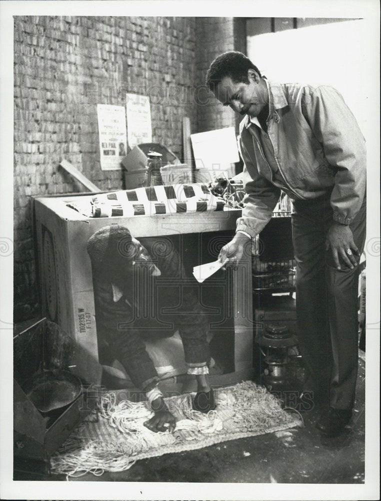 1987 Press Photo Abdul Salaam El Rezzac &amp; Tim Reid on &quot;Frank&#39;s Place&quot; - Historic Images