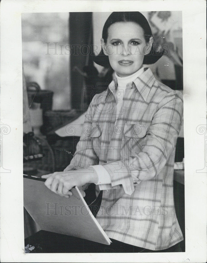 1977 Press Photo Gloria Vanderbilt Designer - Historic Images