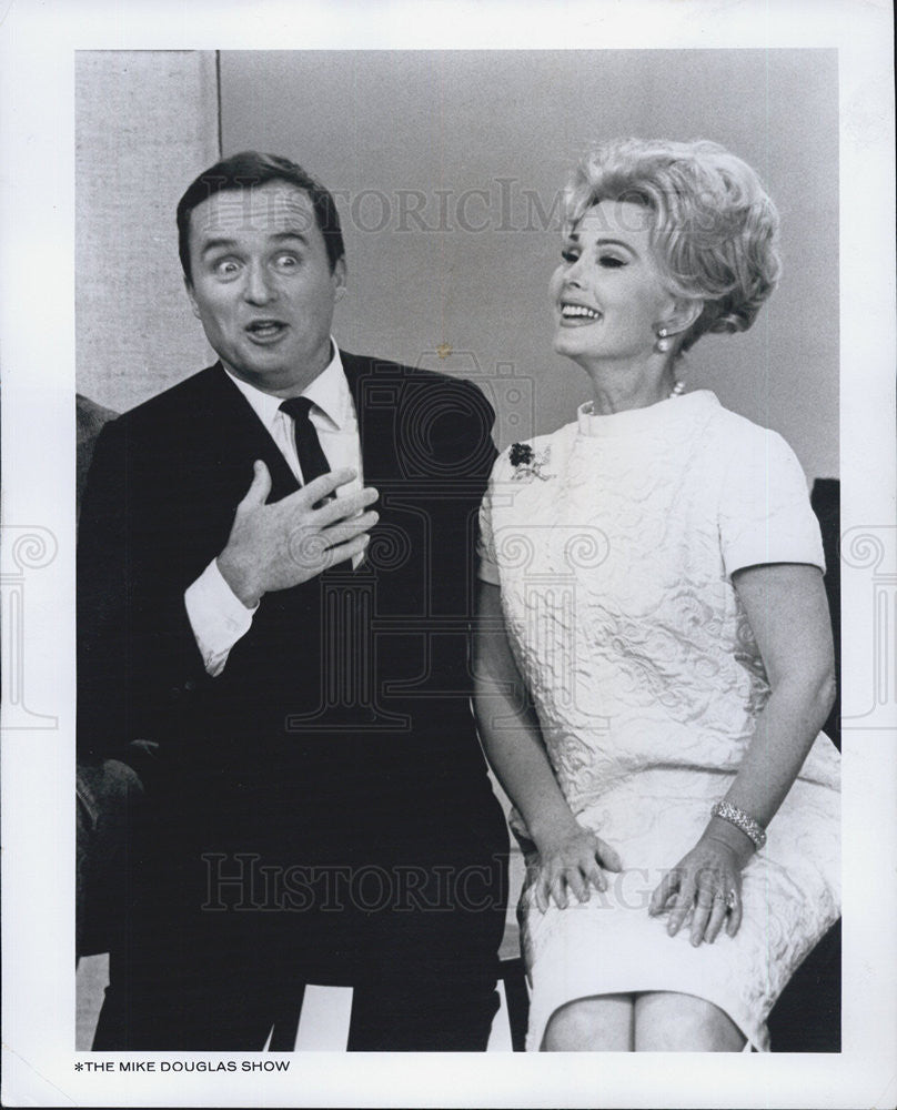 1965 Press Photo Zsa Zsa Gabor And Mike Douglas Co-Host The Mike Douglas Show - Historic Images