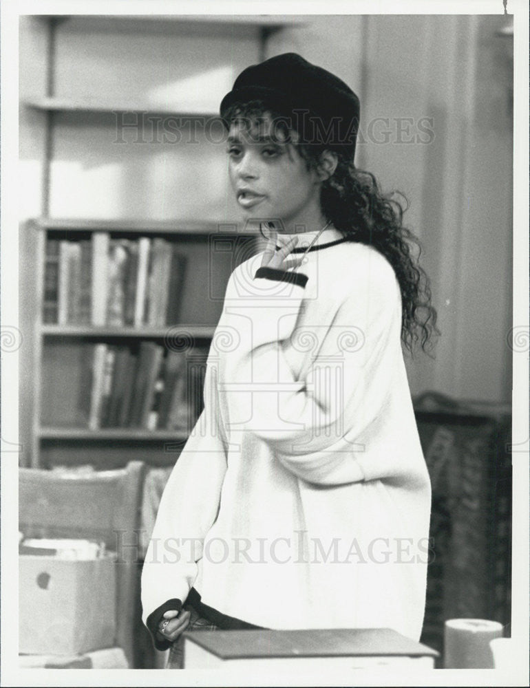 1987 Press Photo Lisa Bonet on &quot;Reconcilable Differences&quot; - Historic Images